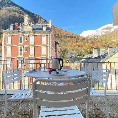 Apartment Place De La Mairie. Joli T2 4p - Terrasse Et Vue.