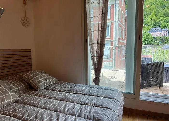 Place De La Mairie. Joli T2 4p - Terrasse Et Vue.