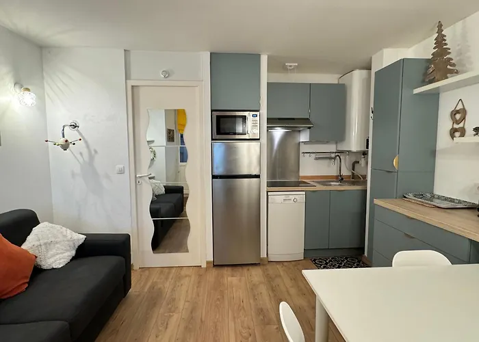 Place De La Mairie. Joli T2 4p - Terrasse Et Vue. *