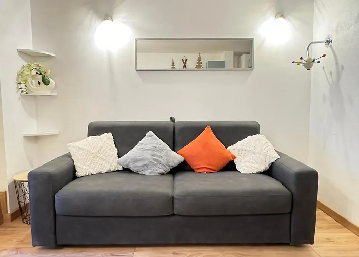 Place De La Mairie. Joli T2 4p - Terrasse Et Vue. Apartamento