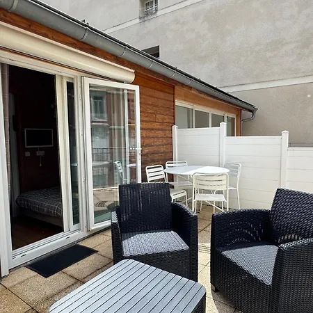 Apartament Place De La Mairie. Joli T2 4p - Terrasse Et Vue.