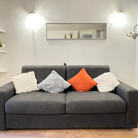 Place De La Mairie. Joli T2 4p - Terrasse Et Vue. Apartamento