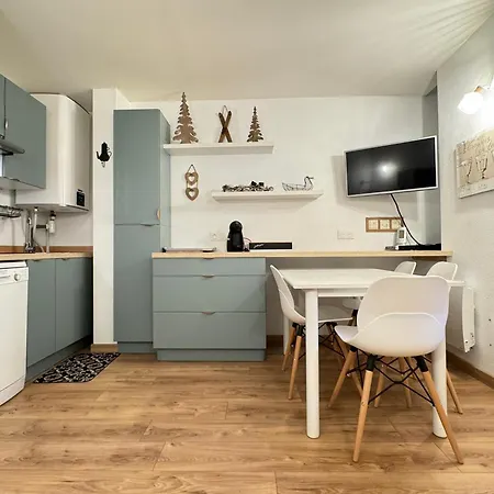 Apartament Place De La Mairie. Joli T2 4p - Terrasse Et Vue.